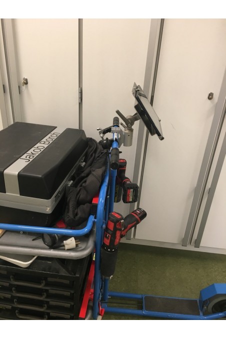 Ipad/Tablet-holder, multiklo til dropstativ/søjler. JB 248-19-158 af JB Medico