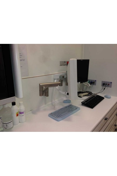 Soporte para monitor en acero inoxidable con eje de Ø20 mm., JB 27-00-00 por JB Medico