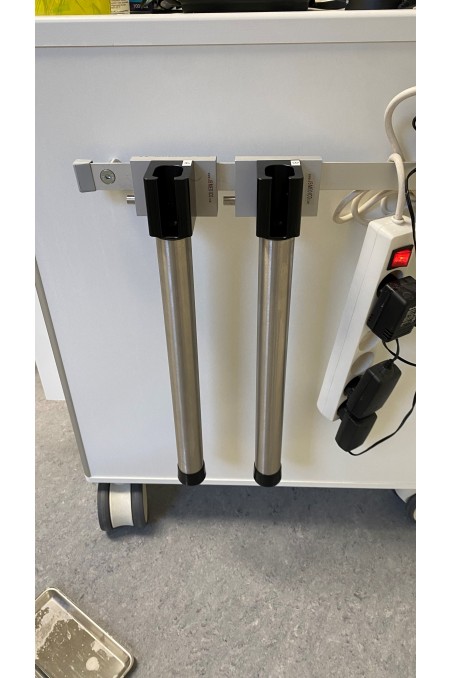 JB 400-38-OL Skopholder i sort POM og rf -stål ø38x400 mm.rør med aftagelig bundprop til Olympus Skoper af JB Medico