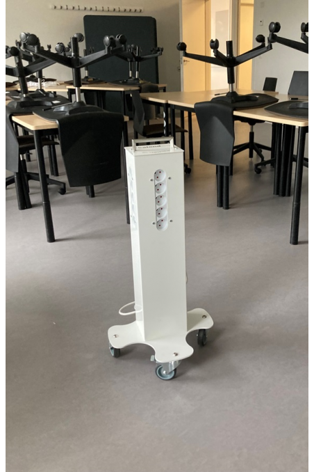 Skolestander, 15 stk. DK udtag m/jord, med hjul, hvid farve, JB 680-400-15 af JB Medico