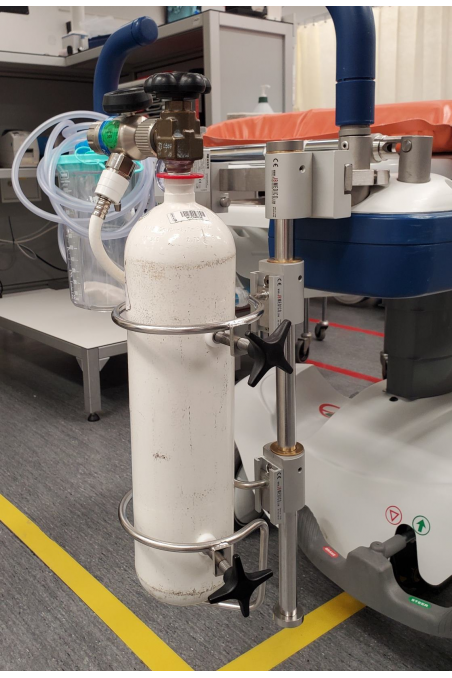 Soporte superior para cilindros de oxígeno y gas de Ø117 mm. Acero inoxidable (AISI 304), JB 290-01-00