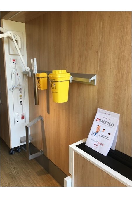 Tapa embellecedora de extremo para riel JBM, lado derecho. JBM 100-01-07 por Jb Medico